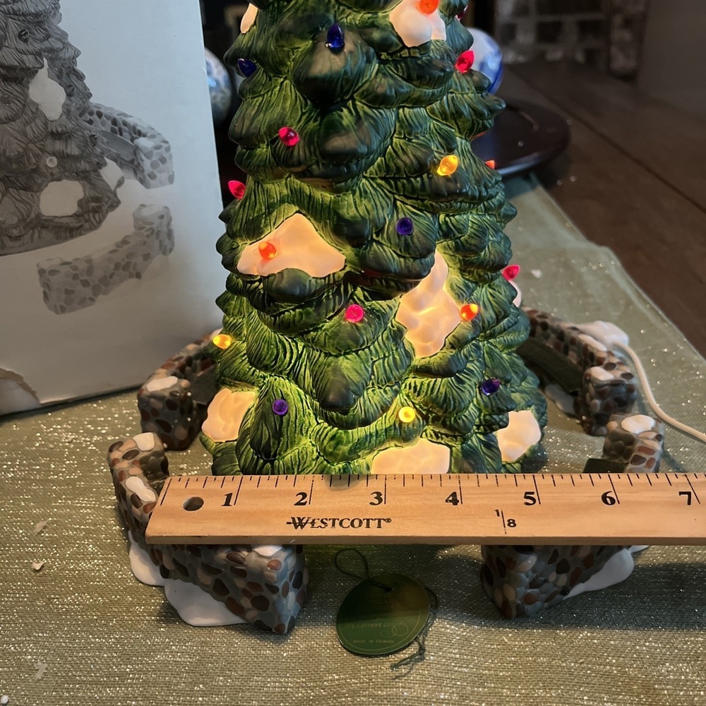 Retired 1999 Department 56 Christmas in the City Collection "Town Tree" 55694 - Picture 4 of 9